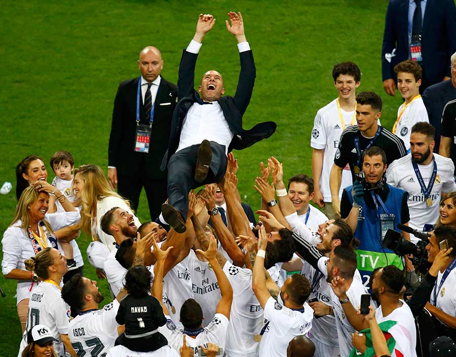 Le Real Madrid met sur des étagères plus tôt que prévu pour célébrer le maillot de championnat